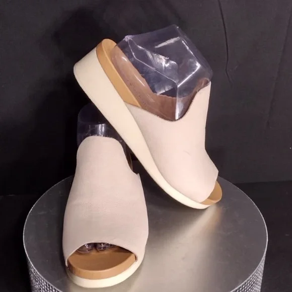 Lucky brand Elegant Cream Women's Slip-On Shoes size 8 pre owned Exellent - Picture 2 of 14